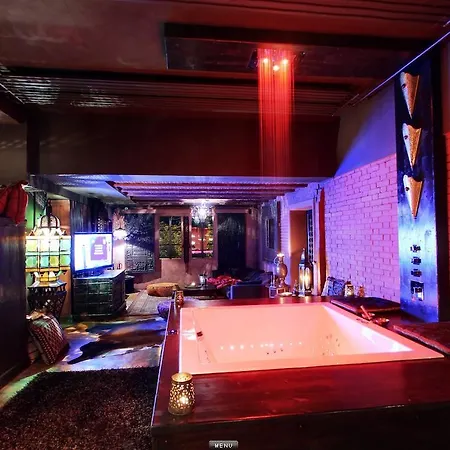 Bijou / And Romance Hotel 3*