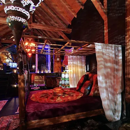 Bijou / And Romance Hotel 3*