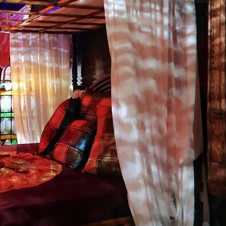 Bijou / And Romance 3*