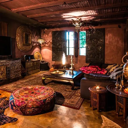 Bijou / And Romance Hotel 3*