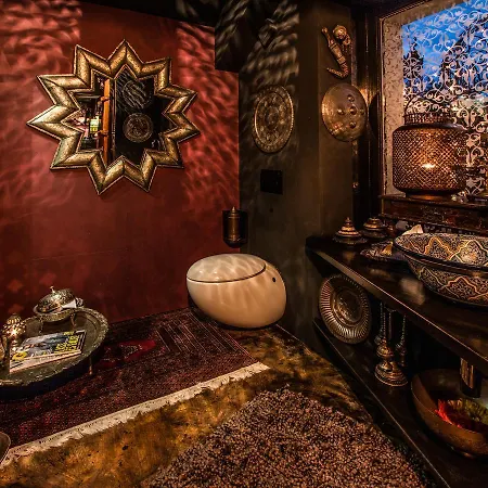 Hotel Bijou / And Romance