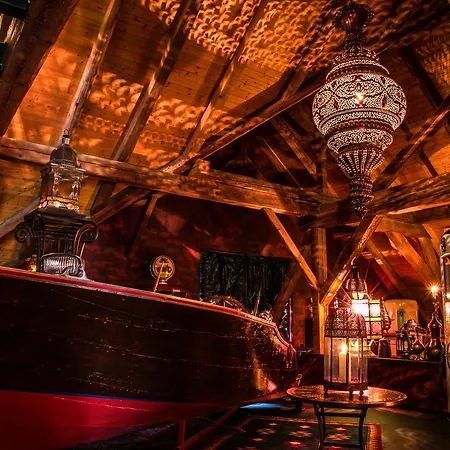 Hotel Bijou / And Romance