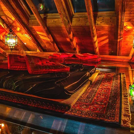 Bijou / And Romance Hotel 3*