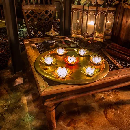 Bijou / And Romance מלון