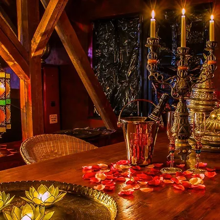 מלון Bijou / And Romance 3*