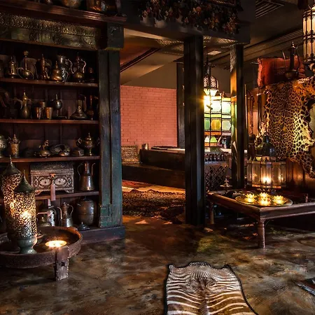 Bijou / And Romance מלון 3*