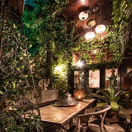 Bijou / And Romance מלון 3*