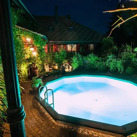 מלון Bijou / And Romance 3*